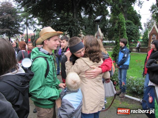 Zdjęcie w galerii na portalu naszraciborz.pl: Pielgrzymi wyruszyli na Jasną Górę wiadomości z regionu