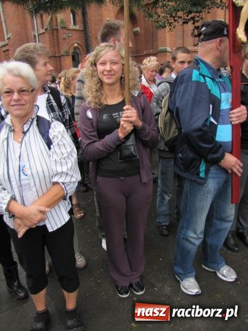 Zdjęcie w galerii na portalu naszraciborz.pl: Pielgrzymi wyruszyli na Jasną Górę wiadomości z regionu