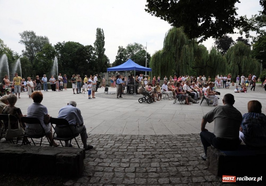 Zdjęcie w galerii na portalu naszraciborz.pl: Nostalgicznie i rozrywkowo wiadomości z regionu