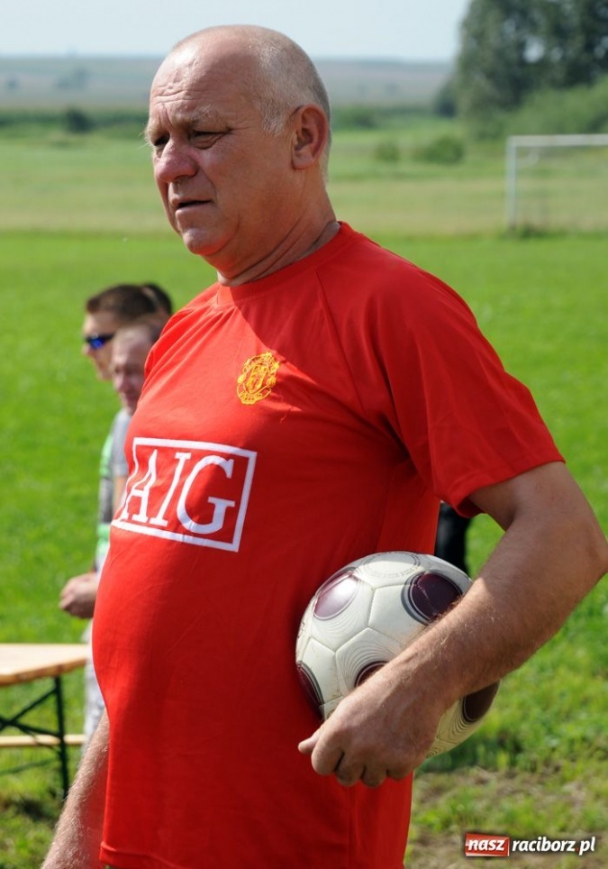 Zdjęcie w galerii na portalu naszraciborz.pl: Spotkanie pokoleń na boisku wiadomości z regionu