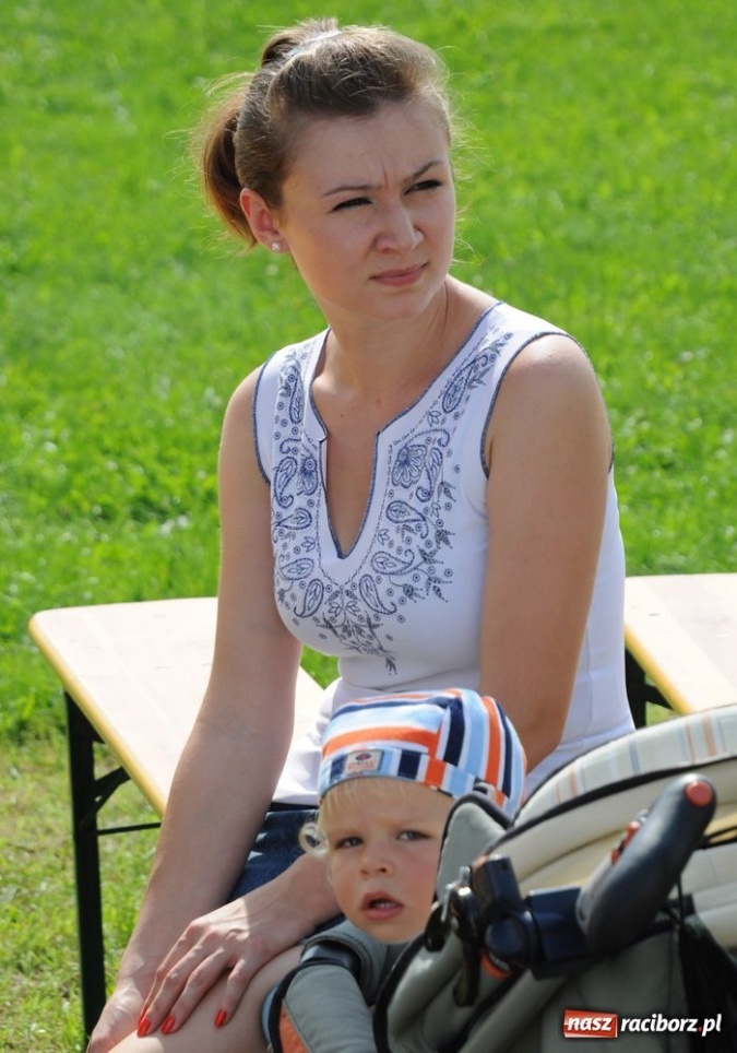 Zdjęcie w galerii na portalu naszraciborz.pl: Spotkanie pokoleń na boisku wiadomości z regionu