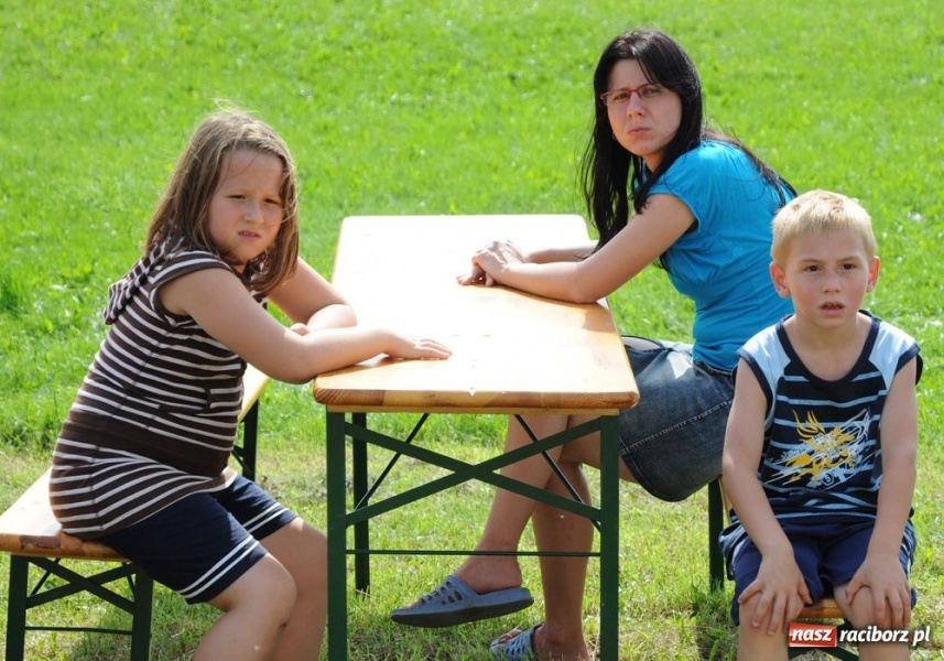 Zdjęcie w galerii na portalu naszraciborz.pl: Spotkanie pokoleń na boisku wiadomości z regionu