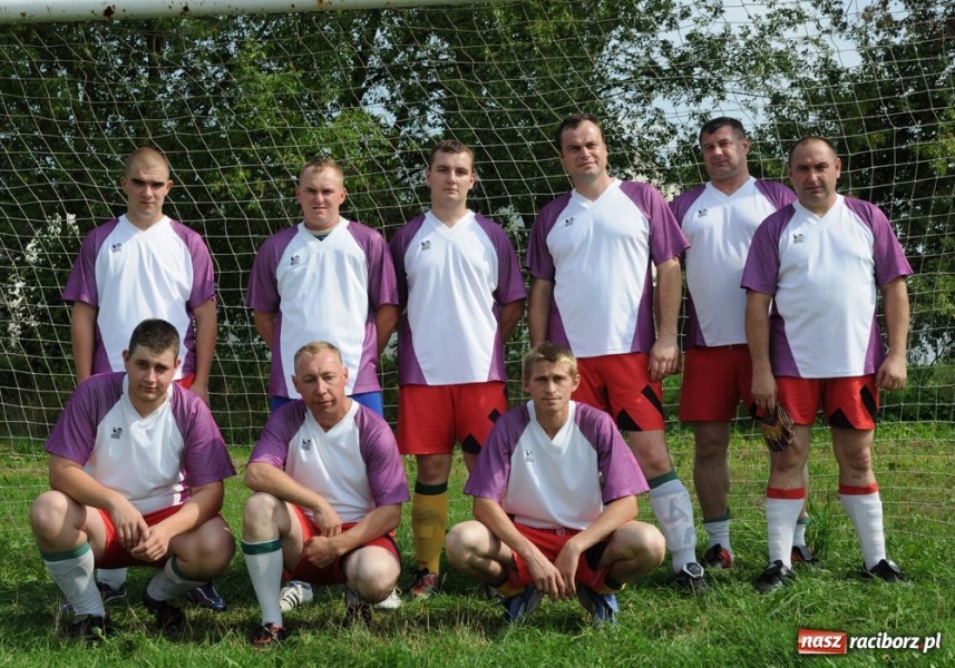 Zdjęcie w galerii na portalu naszraciborz.pl: Spotkanie pokoleń na boisku wiadomości z regionu