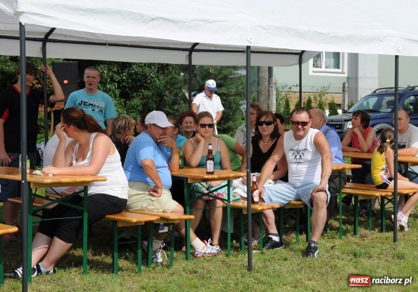 Zdjęcie w galerii na portalu naszraciborz.pl: Spotkanie pokoleń na boisku wiadomości z regionu