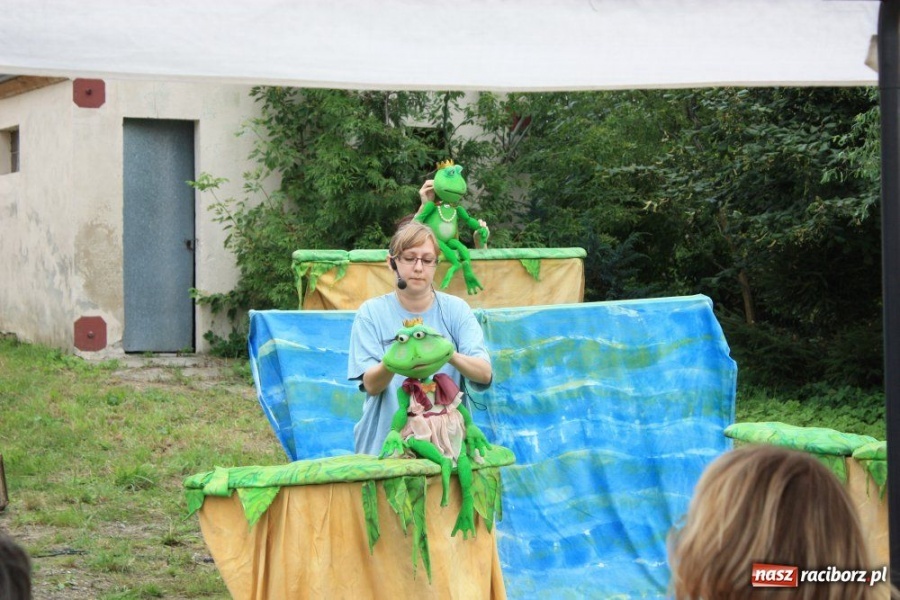 Zdjęcie w galerii na portalu naszraciborz.pl: Spotkanie pokoleń na boisku wiadomości z regionu