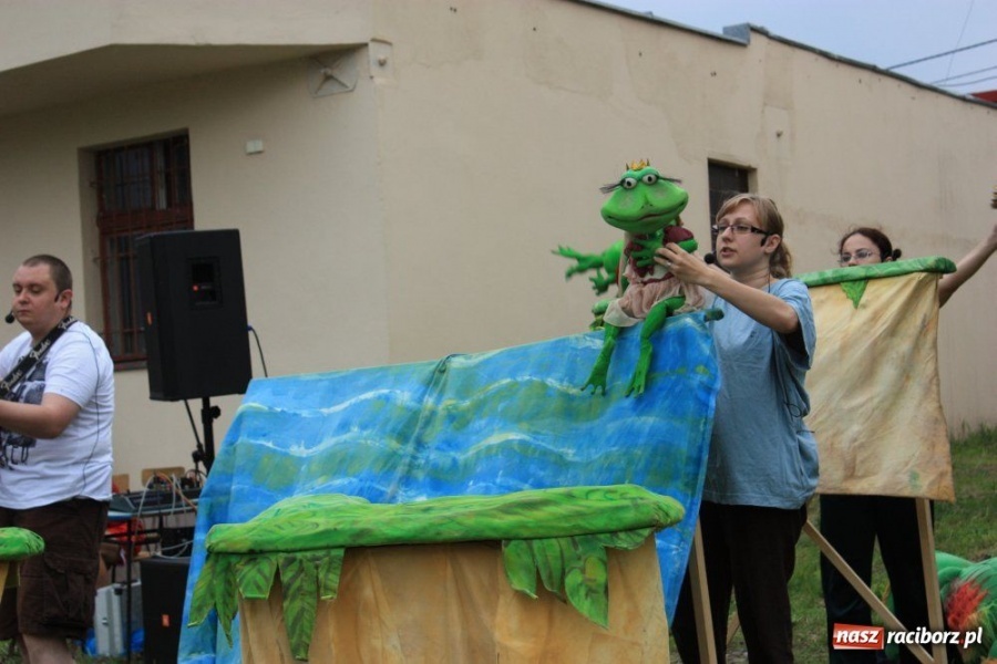 Zdjęcie w galerii na portalu naszraciborz.pl: Spotkanie pokoleń na boisku wiadomości z regionu