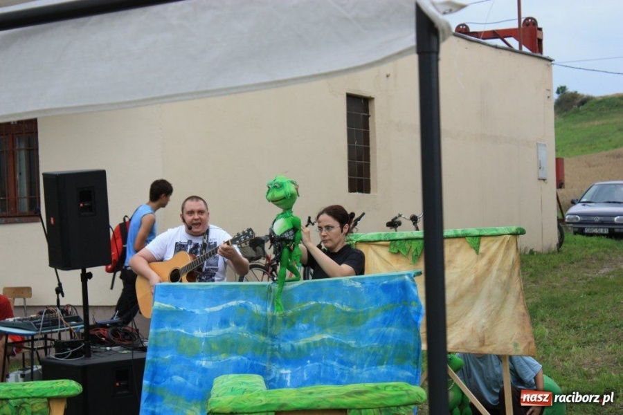 Zdjęcie w galerii na portalu naszraciborz.pl: Spotkanie pokoleń na boisku wiadomości z regionu