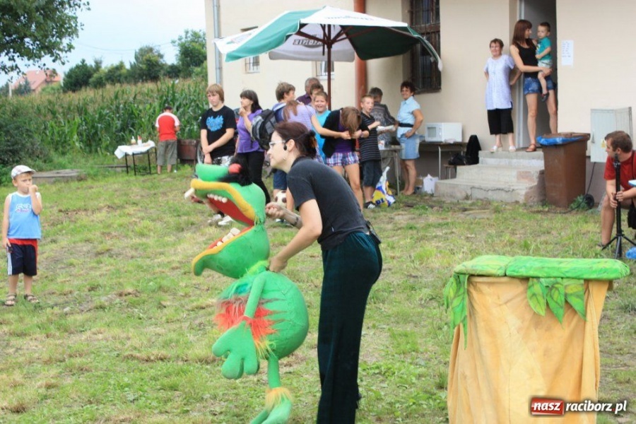 Zdjęcie w galerii na portalu naszraciborz.pl: Spotkanie pokoleń na boisku wiadomości z regionu