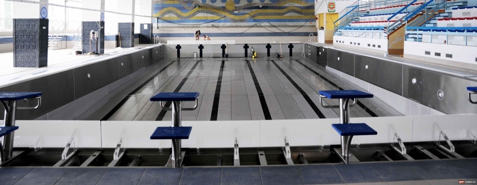 Zdjęcie w galerii na portalu naszraciborz.pl: Pływalnia SMS-u na wstępnym rozruchu wiadomości z regionu