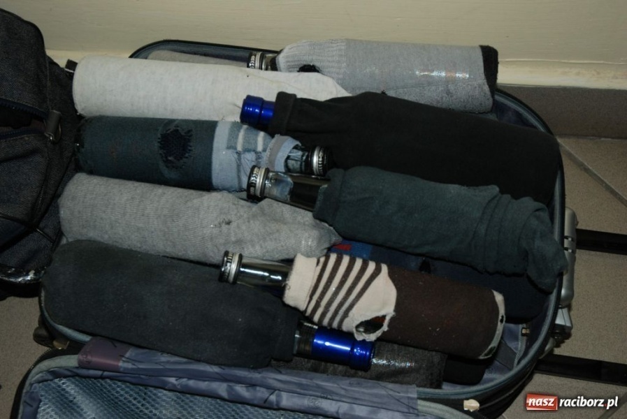 Zdjęcie w galerii na portalu naszraciborz.pl: Przemyt w skarpetkach wiadomości z regionu