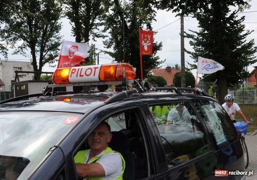 Zdjęcie w galerii na portalu naszraciborz.pl: Parkowali na Przystanku Woodstock wiadomości z regionu