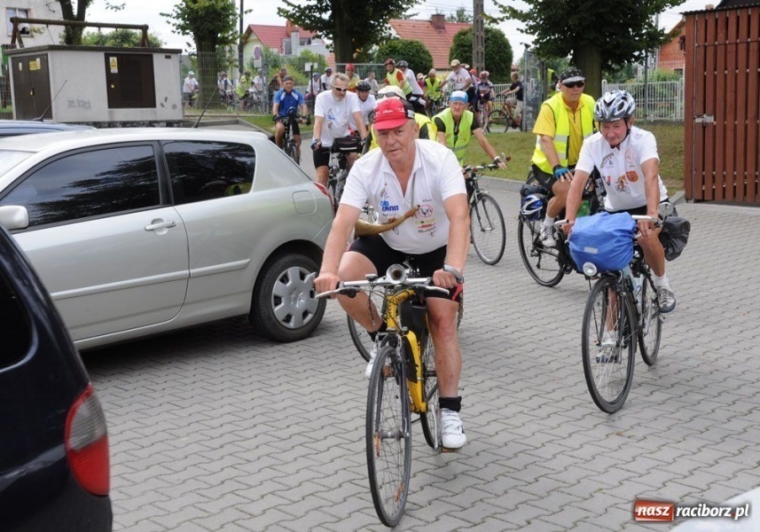 Zdjęcie w galerii na portalu naszraciborz.pl: Parkowali na Przystanku Woodstock wiadomości z regionu