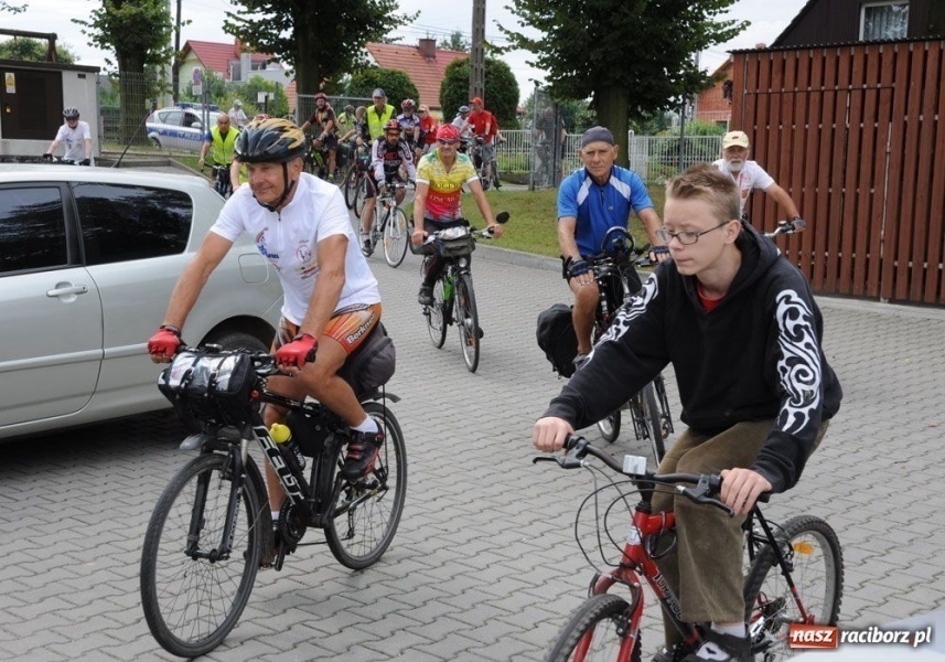 Zdjęcie w galerii na portalu naszraciborz.pl: Parkowali na Przystanku Woodstock wiadomości z regionu