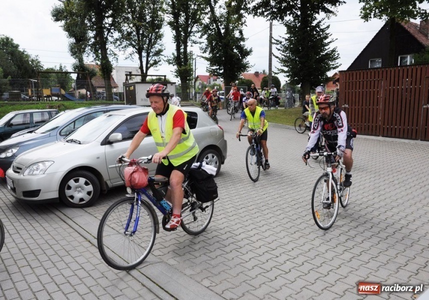Zdjęcie w galerii na portalu naszraciborz.pl: Parkowali na Przystanku Woodstock wiadomości z regionu