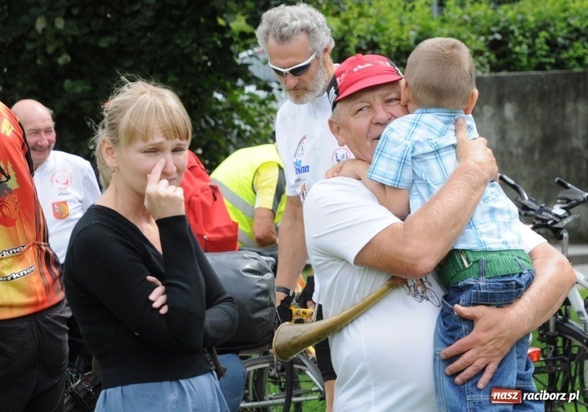 Zdjęcie w galerii na portalu naszraciborz.pl: Parkowali na Przystanku Woodstock wiadomości z regionu