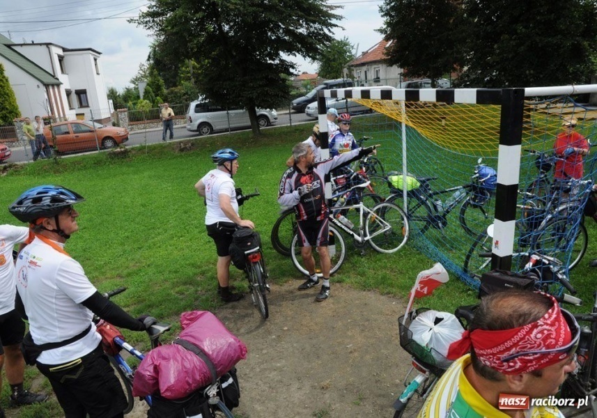 Zdjęcie w galerii na portalu naszraciborz.pl: Parkowali na Przystanku Woodstock wiadomości z regionu