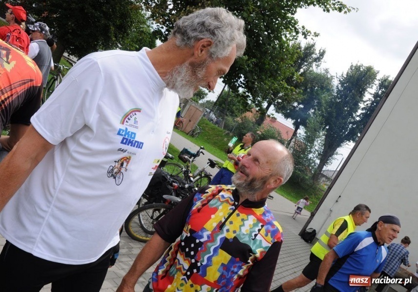 Zdjęcie w galerii na portalu naszraciborz.pl: Parkowali na Przystanku Woodstock wiadomości z regionu