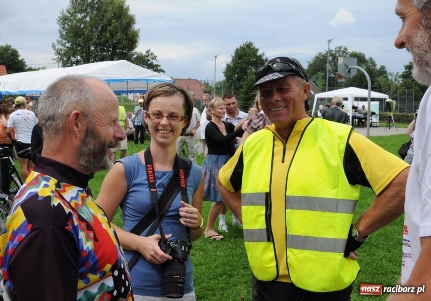 Zdjęcie w galerii na portalu naszraciborz.pl: Parkowali na Przystanku Woodstock wiadomości z regionu