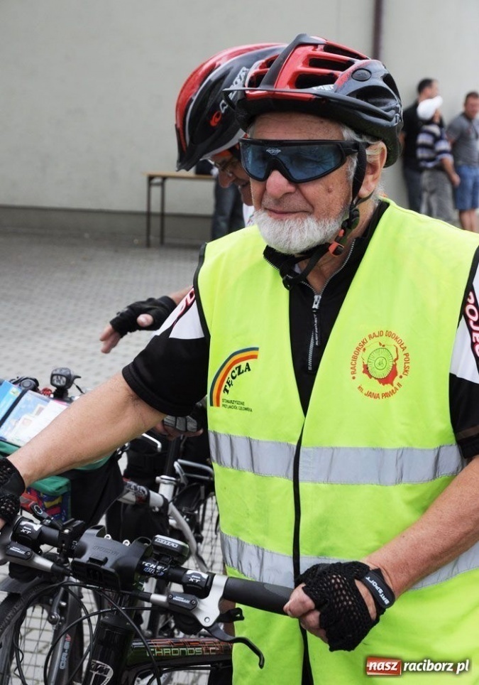 Zdjęcie w galerii na portalu naszraciborz.pl: Parkowali na Przystanku Woodstock wiadomości z regionu