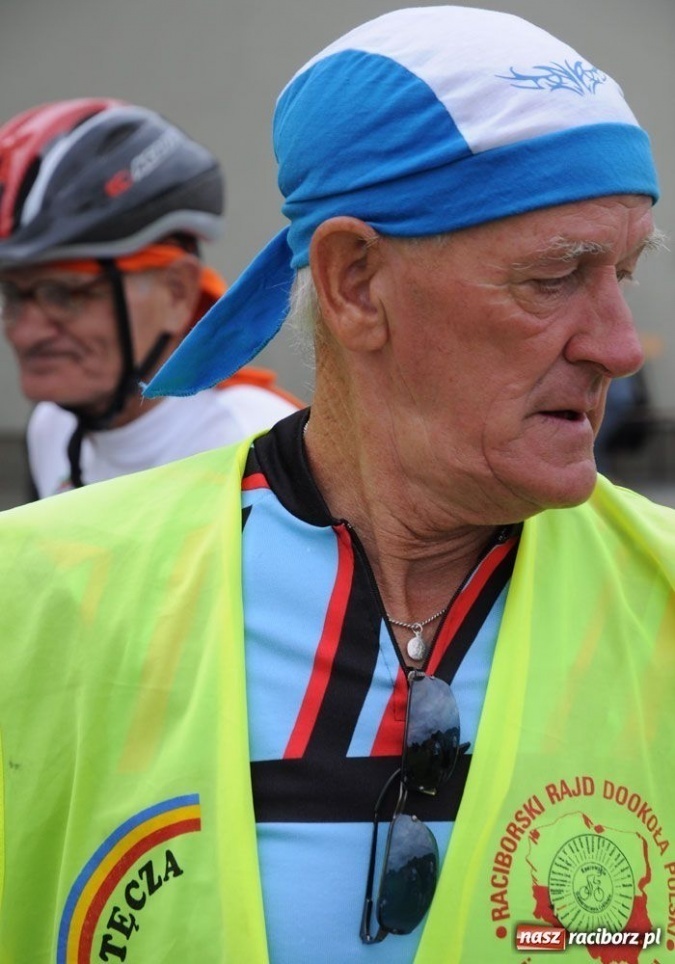 Zdjęcie w galerii na portalu naszraciborz.pl: Parkowali na Przystanku Woodstock wiadomości z regionu