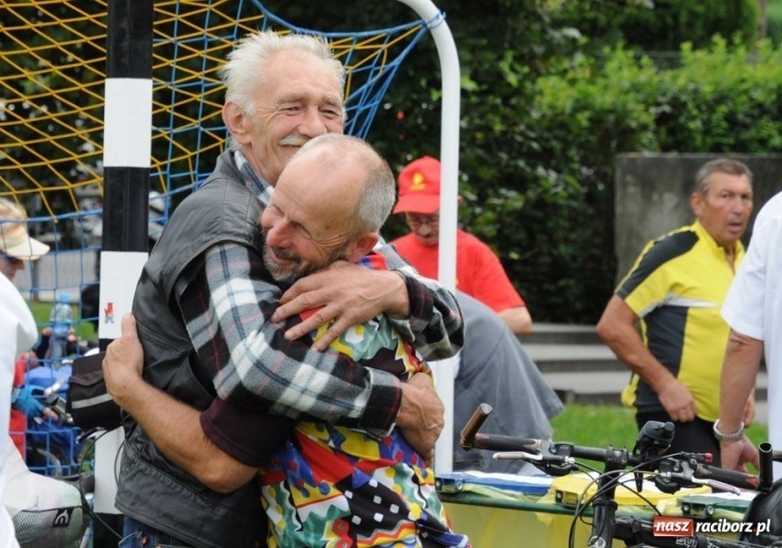 Zdjęcie w galerii na portalu naszraciborz.pl: Parkowali na Przystanku Woodstock wiadomości z regionu