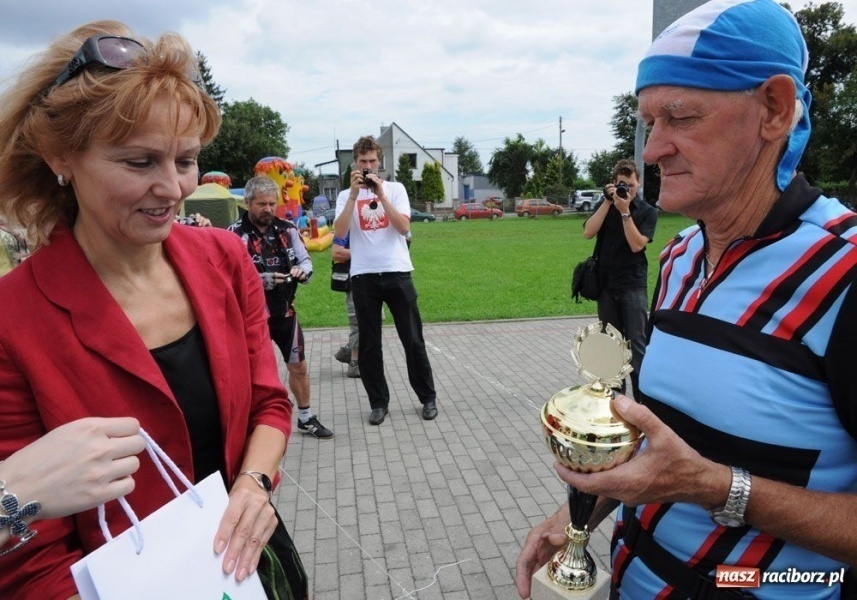 Zdjęcie w galerii na portalu naszraciborz.pl: Parkowali na Przystanku Woodstock wiadomości z regionu