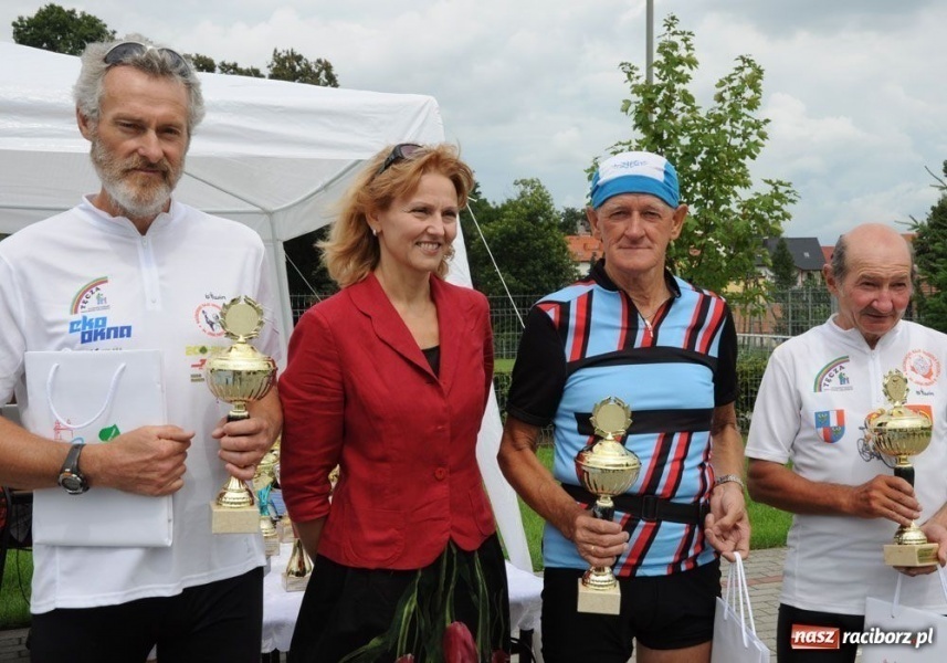 Zdjęcie w galerii na portalu naszraciborz.pl: Parkowali na Przystanku Woodstock wiadomości z regionu