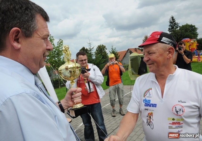 Zdjęcie w galerii na portalu naszraciborz.pl: Parkowali na Przystanku Woodstock wiadomości z regionu