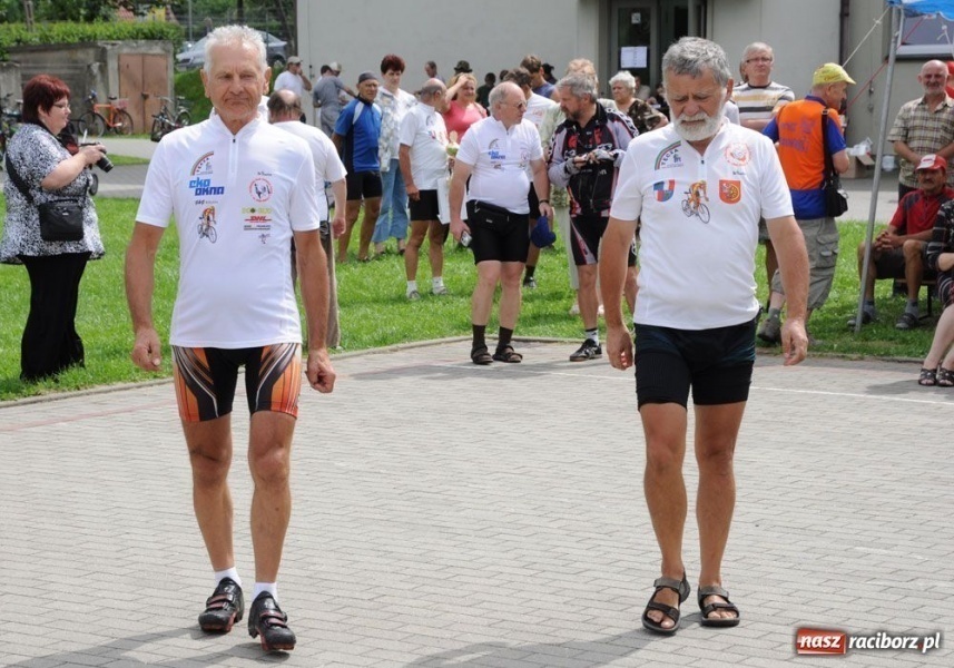 Zdjęcie w galerii na portalu naszraciborz.pl: Parkowali na Przystanku Woodstock wiadomości z regionu