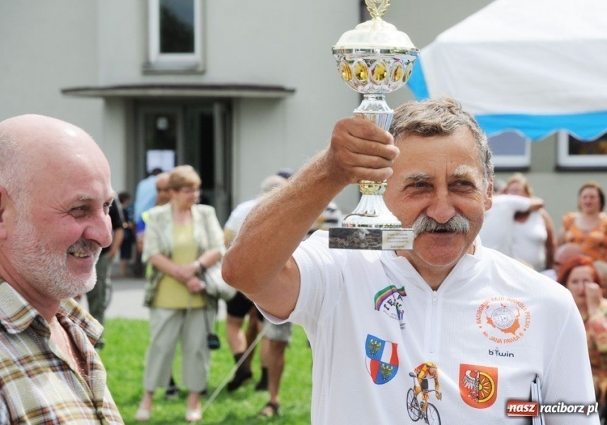 Zdjęcie w galerii na portalu naszraciborz.pl: Parkowali na Przystanku Woodstock wiadomości z regionu