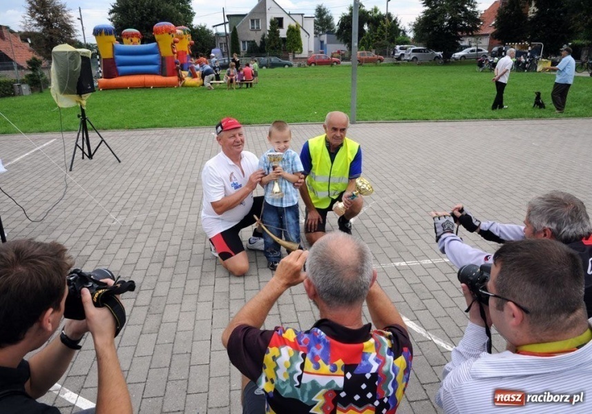 Zdjęcie w galerii na portalu naszraciborz.pl: Parkowali na Przystanku Woodstock wiadomości z regionu