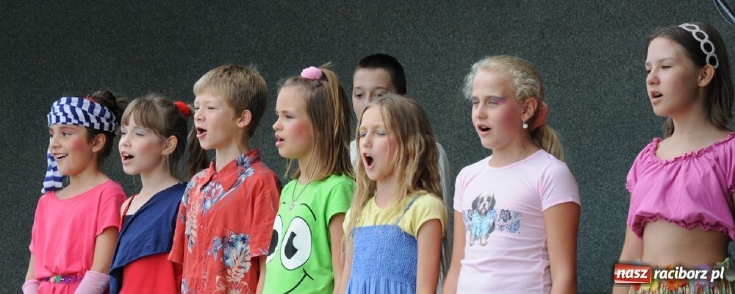 Zdjęcie w galerii na portalu naszraciborz.pl: Musicalowe klimaty w parku Roth wiadomości z regionu