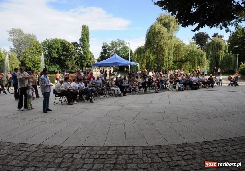 Zdjęcie w galerii na portalu naszraciborz.pl: Musicalowe klimaty w parku Roth wiadomości z regionu