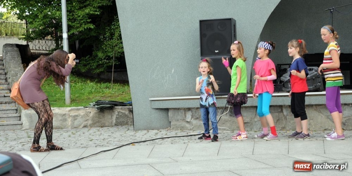 Zdjęcie w galerii na portalu naszraciborz.pl: Musicalowe klimaty w parku Roth wiadomości z regionu