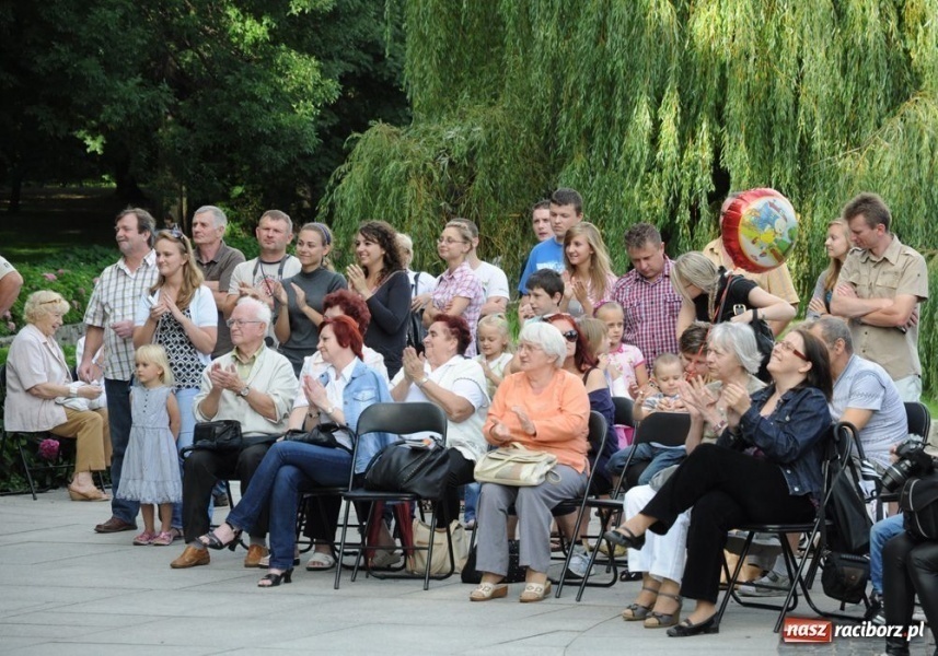 Zdjęcie w galerii na portalu naszraciborz.pl: Musicalowe klimaty w parku Roth wiadomości z regionu