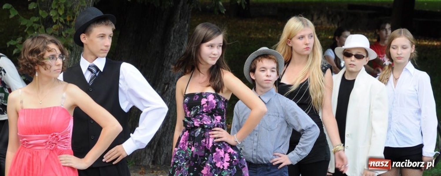 Zdjęcie w galerii na portalu naszraciborz.pl: Musicalowe klimaty w parku Roth wiadomości z regionu