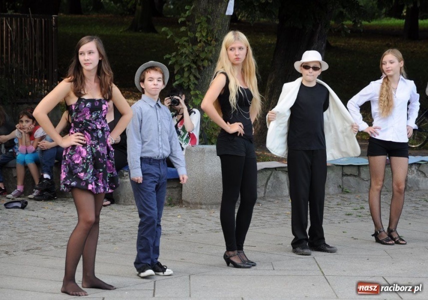 Zdjęcie w galerii na portalu naszraciborz.pl: Musicalowe klimaty w parku Roth wiadomości z regionu