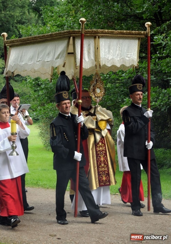 Zdjęcie w galerii na portalu naszraciborz.pl: Kobiety, bądźcie skromne wiadomości z regionu