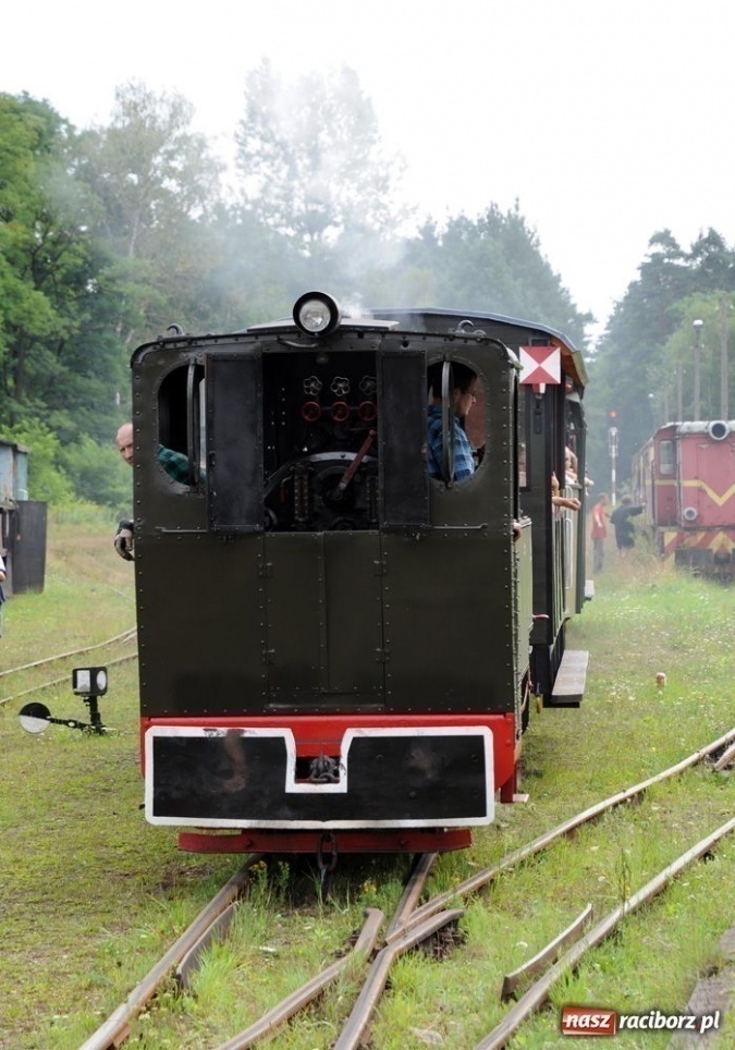 Zdjęcie w galerii na portalu naszraciborz.pl: Parowóz ściągnął tłumy wiadomości z regionu