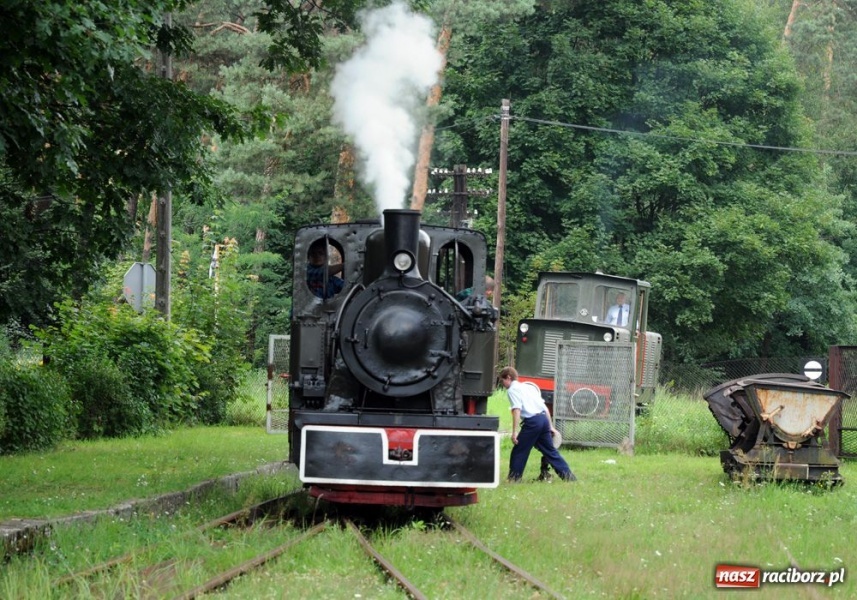 Zdjęcie w galerii na portalu naszraciborz.pl: Parowóz ściągnął tłumy wiadomości z regionu