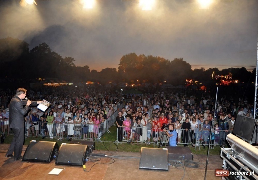 Zdjęcie w galerii na portalu naszraciborz.pl: Velvet porwała raciborską publiczność wiadomości z regionu