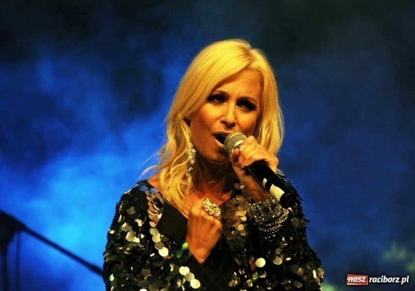 Zdjęcie w galerii na portalu naszraciborz.pl: Velvet porwała raciborską publiczność wiadomości z regionu