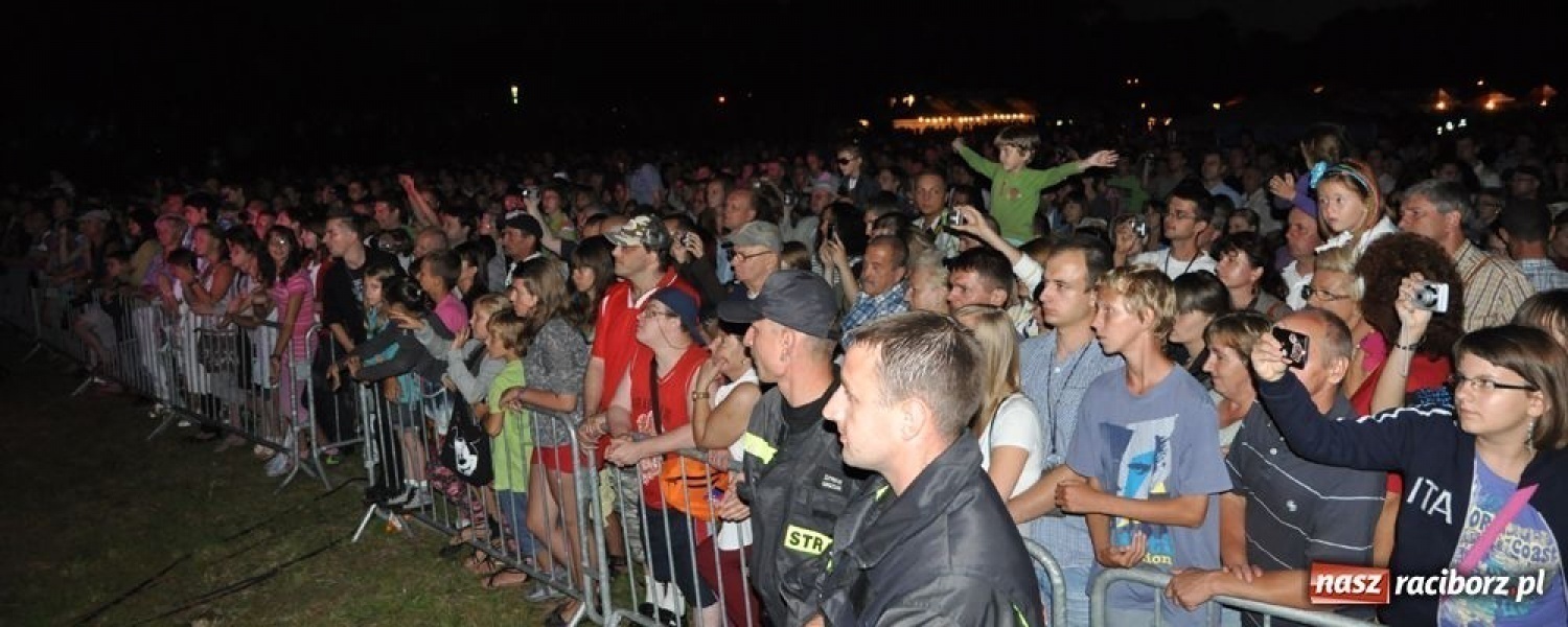 Zdjęcie w galerii na portalu naszraciborz.pl: Velvet porwała raciborską publiczność wiadomości z regionu