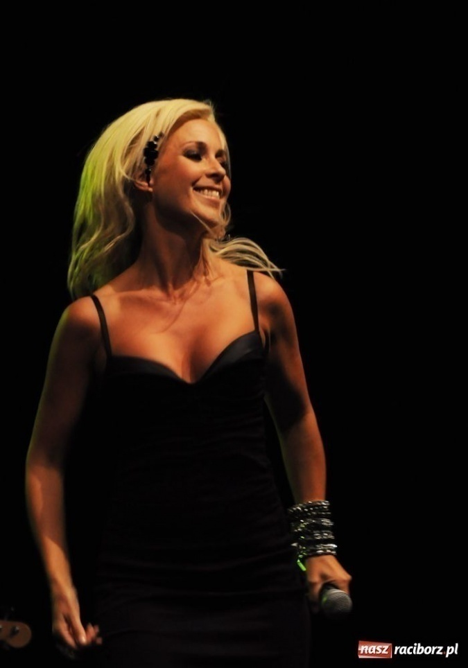 Zdjęcie w galerii na portalu naszraciborz.pl: Velvet porwała raciborską publiczność wiadomości z regionu