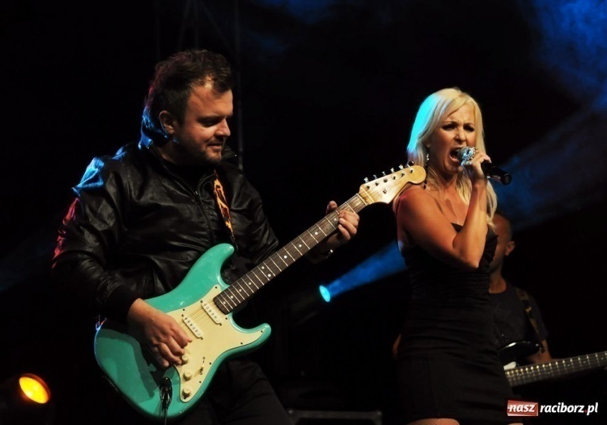 Zdjęcie w galerii na portalu naszraciborz.pl: Velvet porwała raciborską publiczność wiadomości z regionu