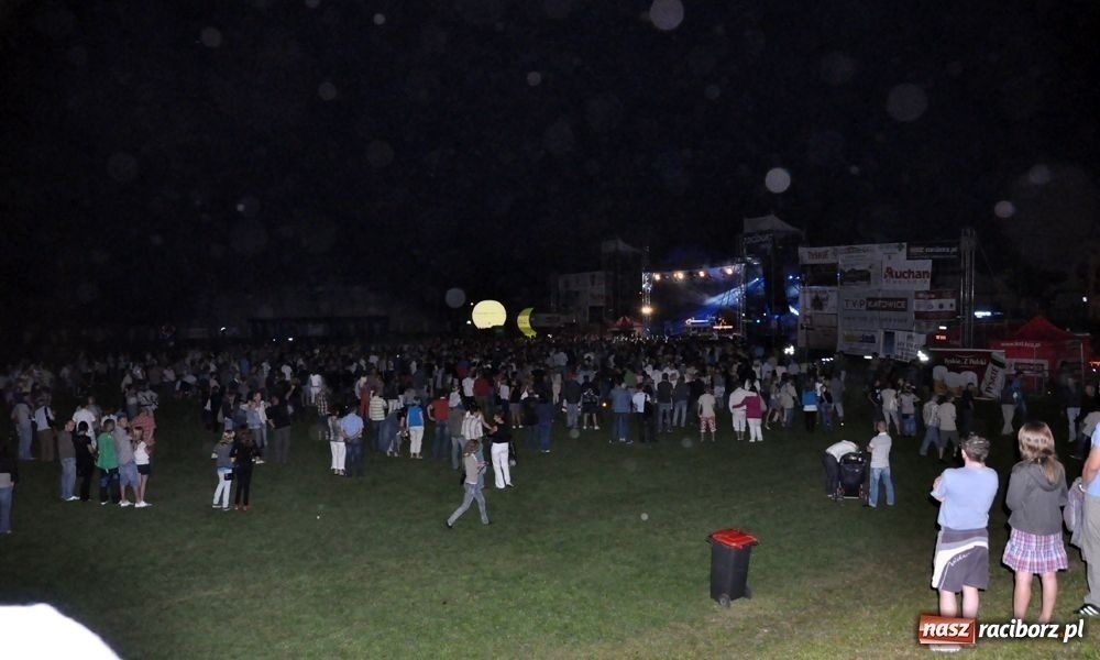 Zdjęcie w galerii na portalu naszraciborz.pl: Velvet porwała raciborską publiczność wiadomości z regionu