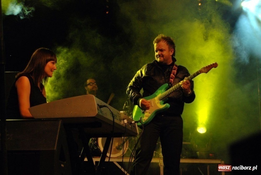 Zdjęcie w galerii na portalu naszraciborz.pl: Velvet porwała raciborską publiczność wiadomości z regionu