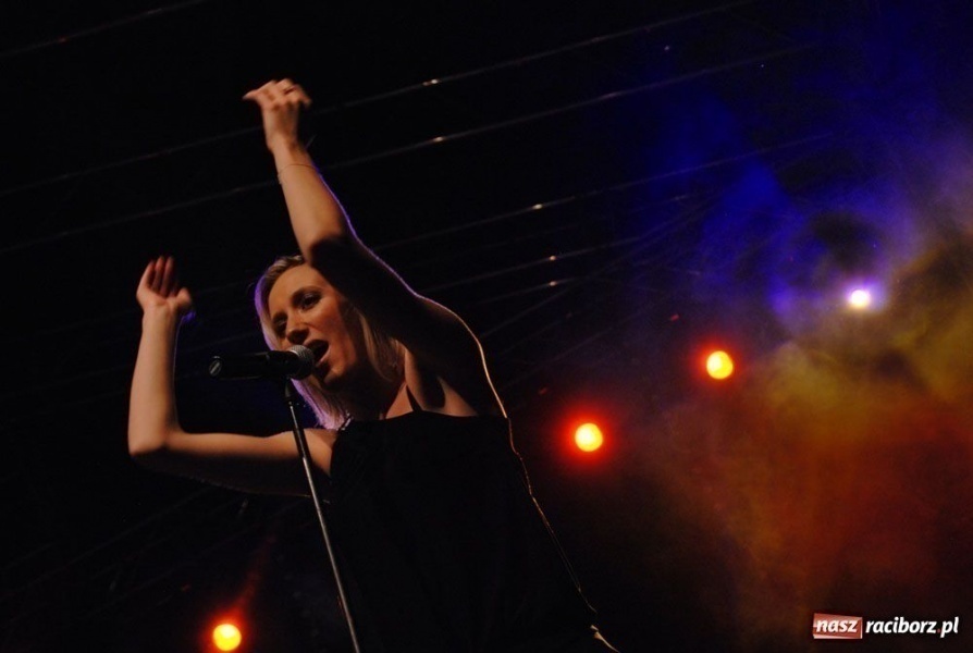 Zdjęcie w galerii na portalu naszraciborz.pl: Velvet porwała raciborską publiczność wiadomości z regionu