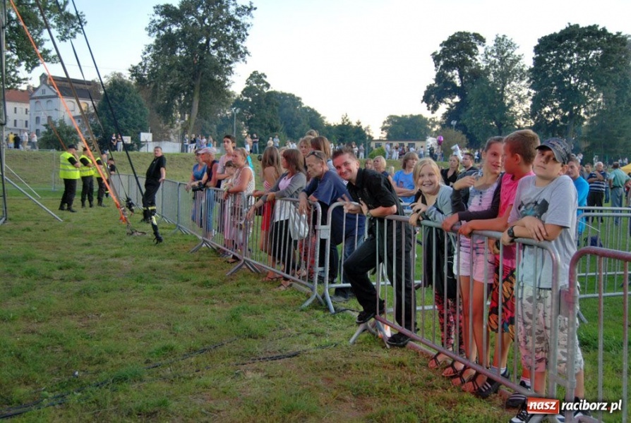 Zdjęcie w galerii na portalu naszraciborz.pl: Raciborzanie bawią się na Memoriale wiadomości z regionu