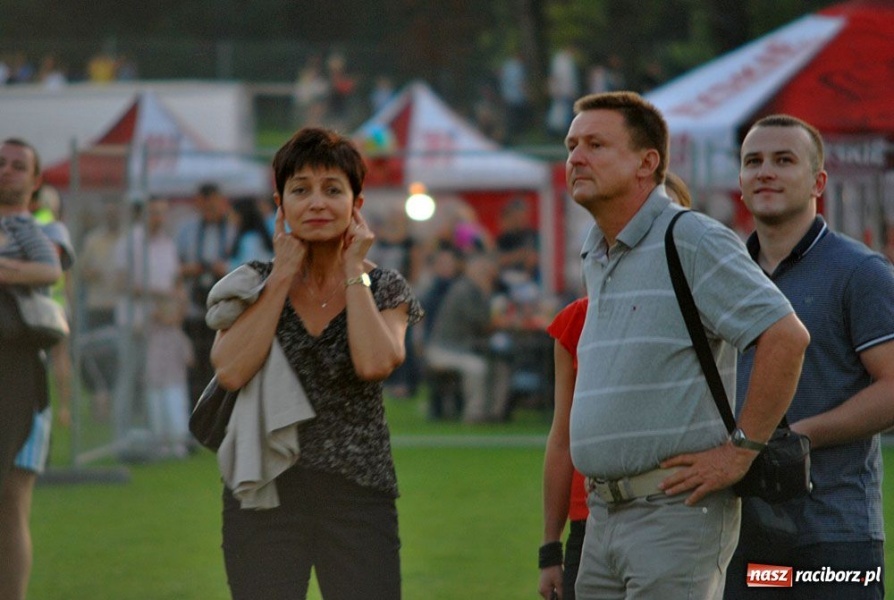 Zdjęcie w galerii na portalu naszraciborz.pl: Raciborzanie bawią się na Memoriale wiadomości z regionu